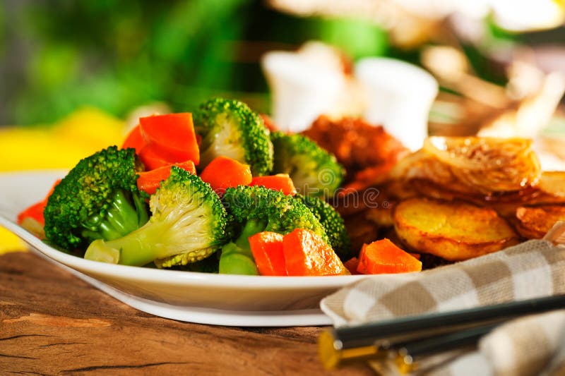 Fried potatoes with vegetables and chicken