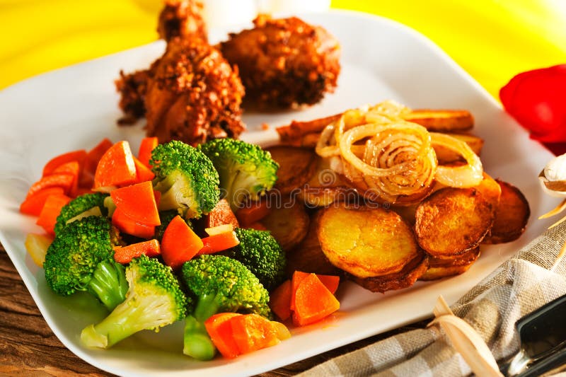 Fried potatoes with vegetables and chicken