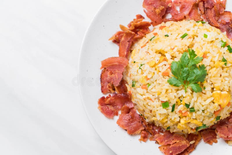 Fried Rice avec le lard image stock. Image du délicieux 127039887