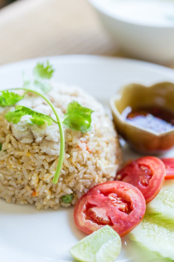 Fried Rice Crab est placé sur un plat Menu thaïlandais célèbre de nourriture image libre de droits Fried Rice Crab est placé sur un plat Menu thaïlandais célèbre de nourriture image libre de droits