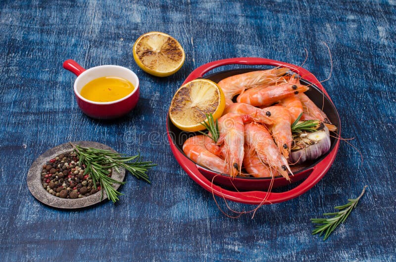 Fried Unpeeled Large Shrimp Stock Image Image of pepper, black 139193489