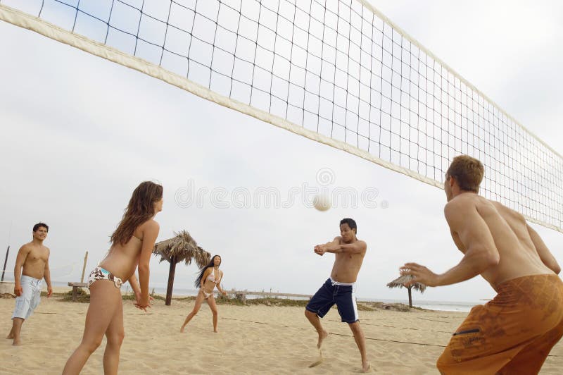 Men playing beach volley ball, Playa del … – License image – 70005127 ❘  lookphotos