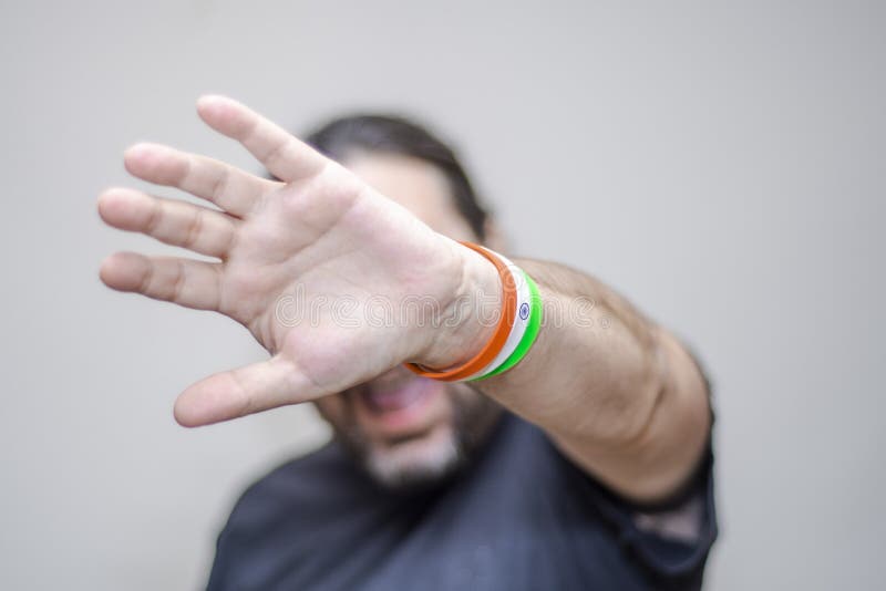 A Simple Bracelet Can Turn Your Arm Into an Interactive Smartphone Display  | Entrepreneur