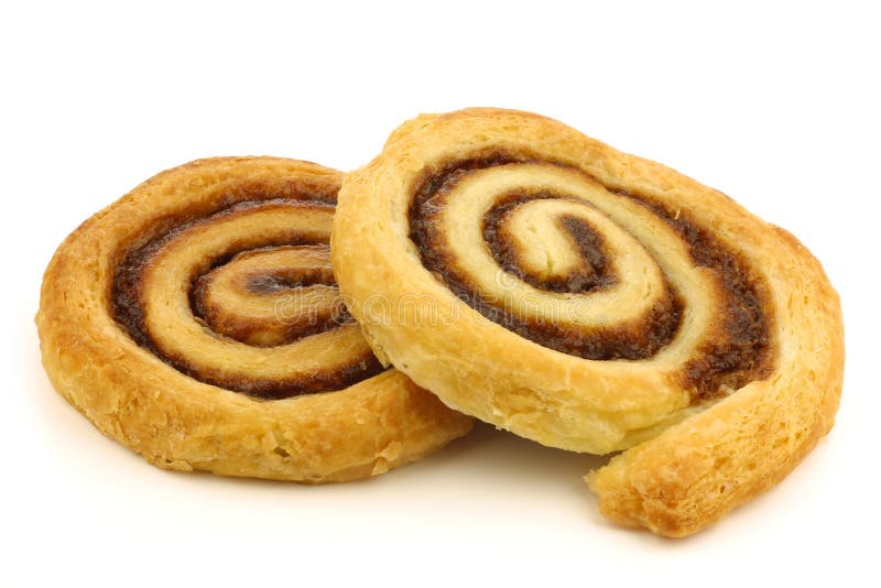 Frisch gebackenes Zimtgebäck lizenzfreie stockfotos