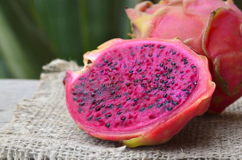 Frische Reife Frucht Pitaya Oder Des Drachen Der Klasse Hylocereus ...