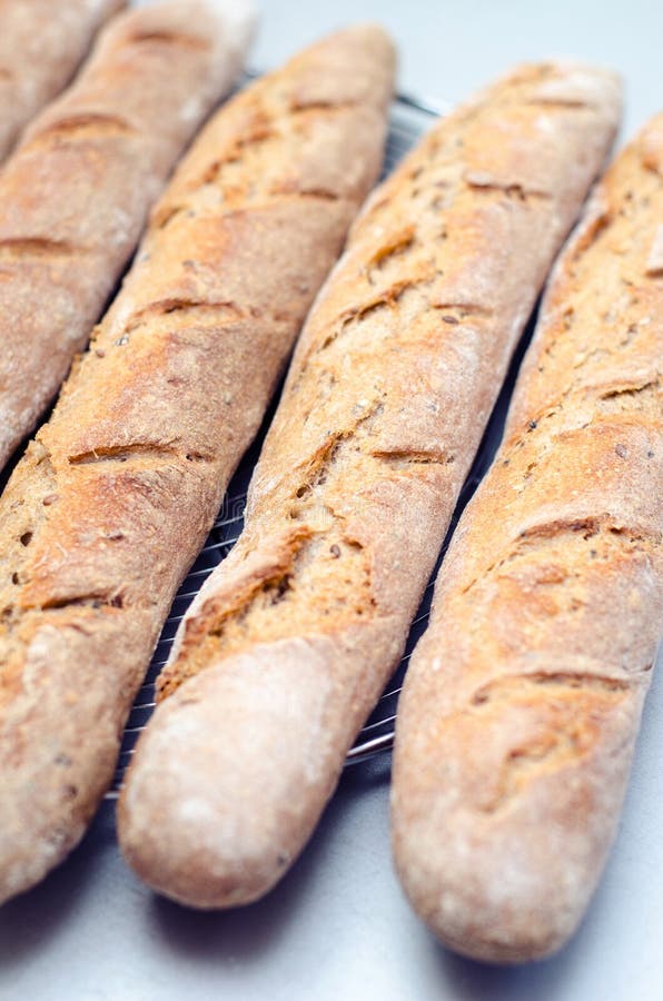 Stangenbrote stockfoto. Bild von bilden, holz, luft, gebacken - 30233028