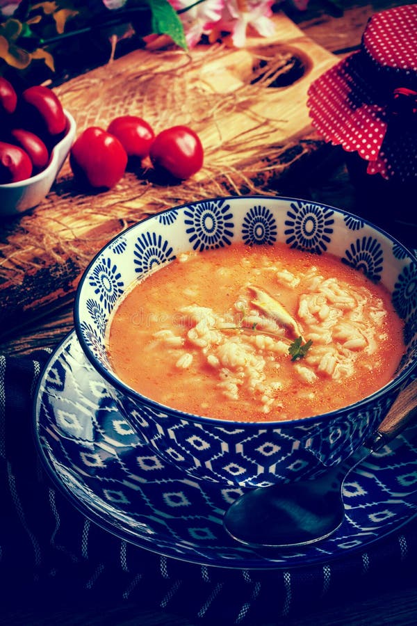 Frische Tomatensuppe Mit Reis Stockfoto - Bild von suppe, italienisch ...