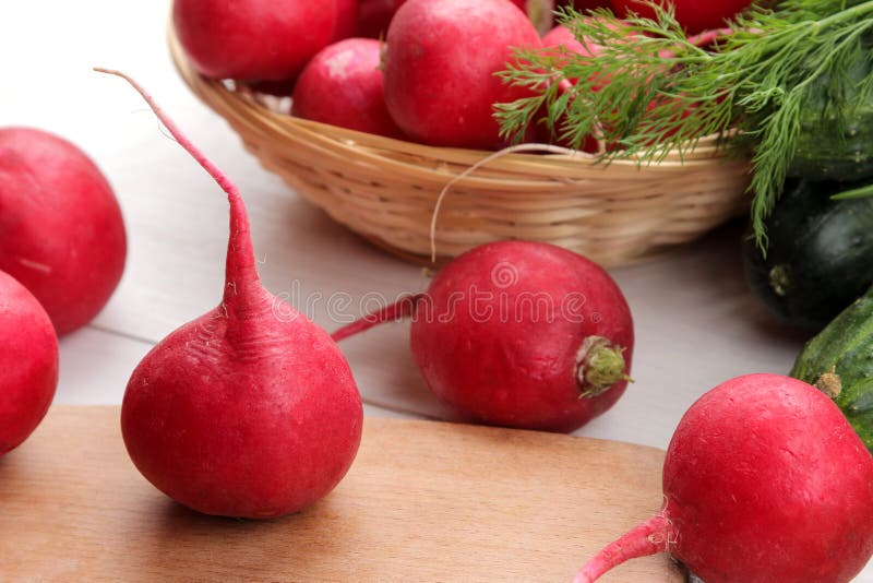 Frischer Rettich E Bestandteile f?r das Kochen lizenzfreies stockfoto Frischer Rettich E Bestandteile f?r das Kochen lizenzfreies stockfoto