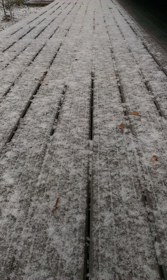 Frischer Schnee stockbild. Bild von winter, plattform - 37046843