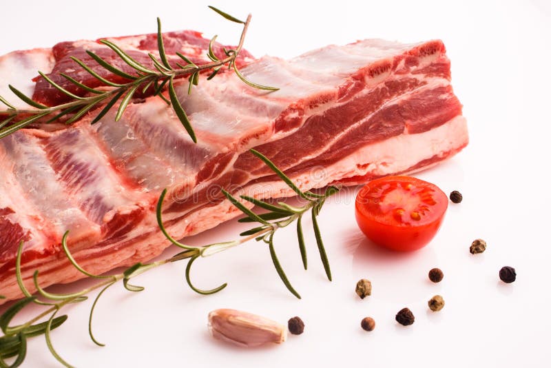 Frisches Lammfleisch auf einem weißen Hintergrund stockfotos Frisches Lammfleisch auf einem weißen Hintergrund stockfotos