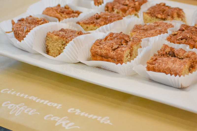 Frischgebackener Zimtkuchen lizenzfreies stockfoto