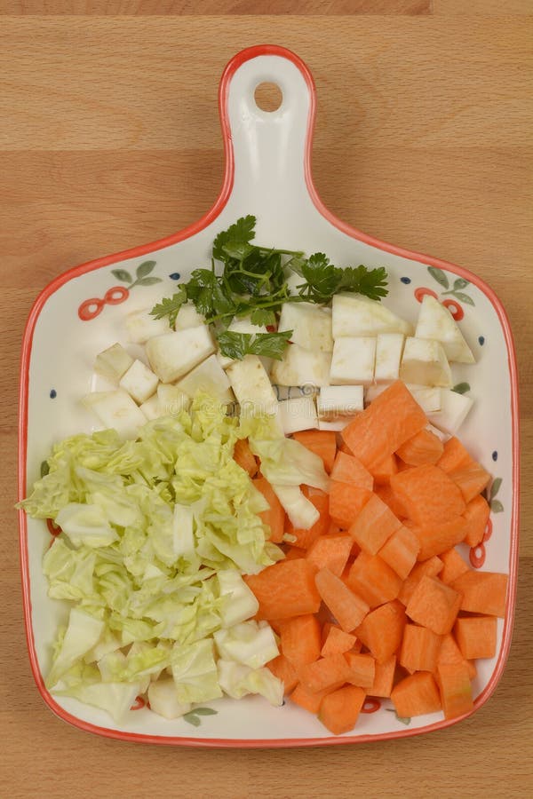 Frischgehacktes Gemüse für Suppe lizenzfreie stockfotografie