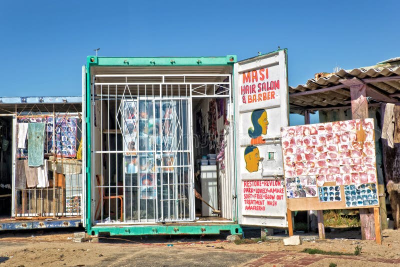 Friseur in der Siedlung Khayelitsha stockfoto