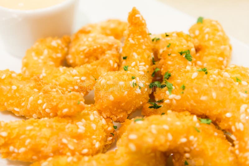 Frittierte Garnelen stockbild. Bild von mahlzeit, tropfenfänger - 37594011 Frittierte Garnelen stockbild. Bild von mahlzeit, tropfenfänger - 37594011