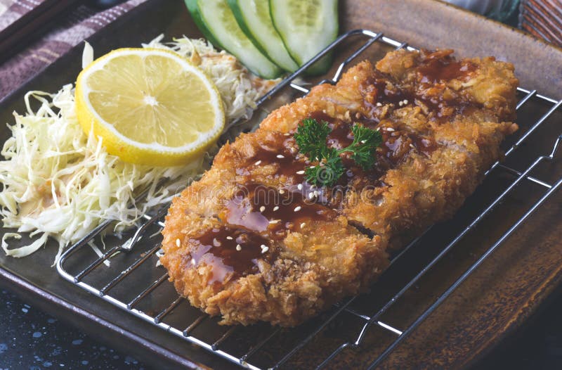 Frittiertes Schweinefleisch oder japanisches tonkatsu stockfotos Frittiertes Schweinefleisch oder japanisches tonkatsu stockfotos
