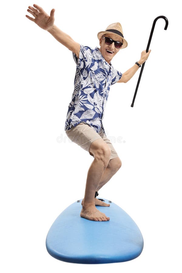 Froher älterer einen Stock haltener und surfender Tourist stockfoto