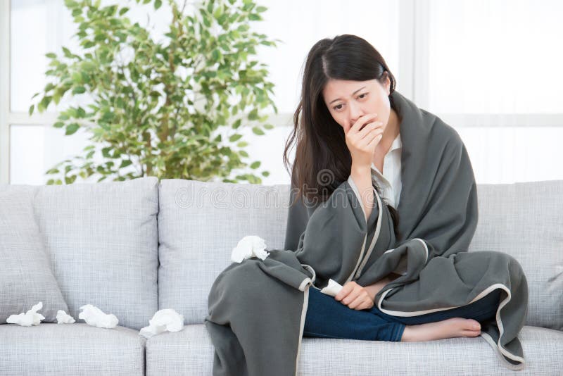 Froid et grippe attrapés par femme malade de femme photo stock Froid et grippe attrapés par femme malade de femme photo stock