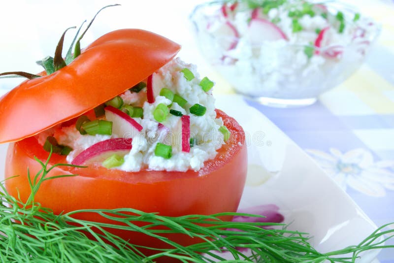Fromage blanc bourré par tomate photo stock Fromage blanc bourré par tomate photo stock