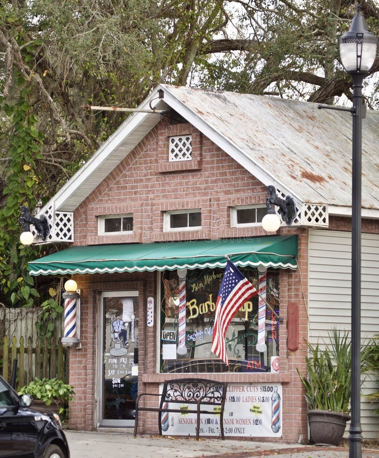 The front of a barbershop in Palm Harbor Florida