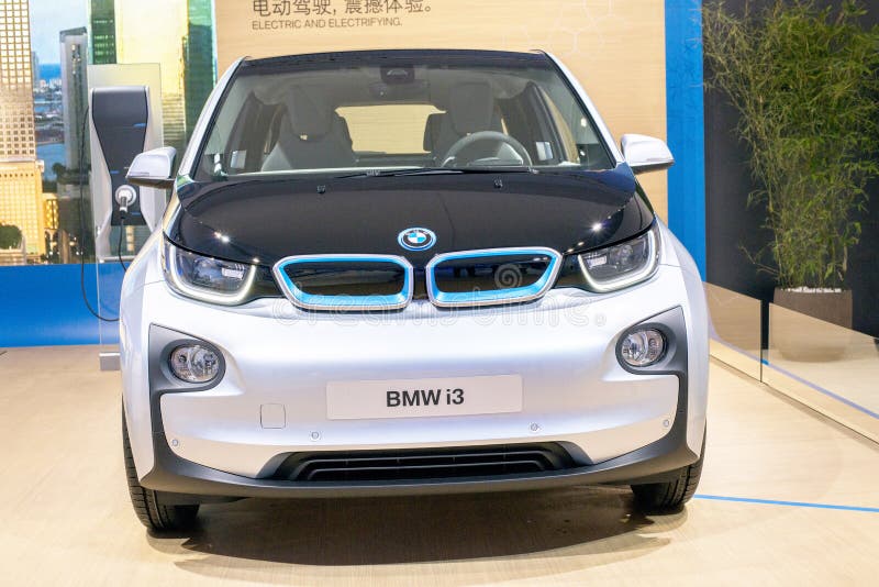 This photo was taken in the BMW electric cars the first Beijing station site in the world. This photo shows the front of the pure electric vehicle i3 is BMW. Before the BMW i3 face still inherited the tradition of the BMW design, but also full of sense of science and technology. This photo was taken in the BMW electric cars the first Beijing station site in the world. This photo shows the front of the pure electric vehicle i3 is BMW. Before the BMW i3 face still inherited the tradition of the BMW design, but also full of sense of science and technology.