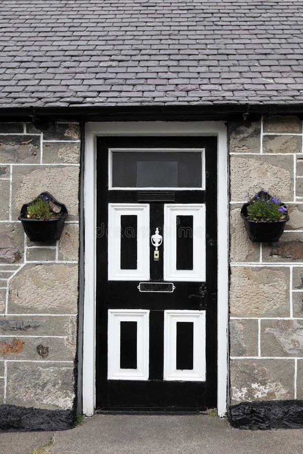 2,810 Townhouse Entrance Front Door Stock Photos Free & RoyaltyFree