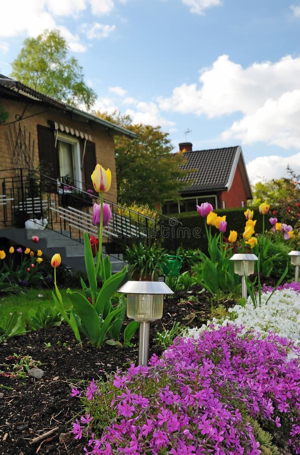 Front house garden