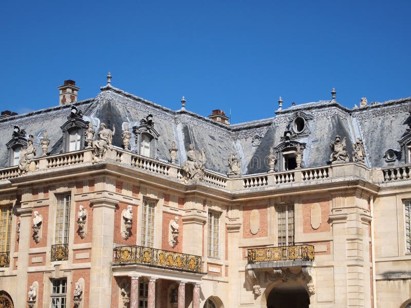 In front of and left Castle of Versaille