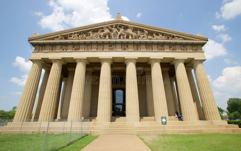 Front View du parthenon en parc centennal, Nashville TN image stock Front View du parthenon en parc centennal, Nashville TN image stock