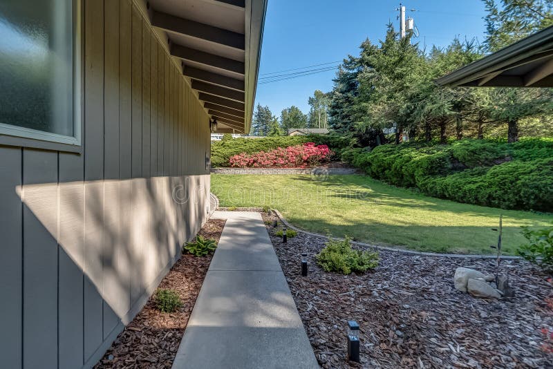 Front Yard Entryway Path Cement Garden Green Grass Home Real Estate