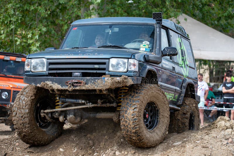 Frontansicht auf die spektakuläre Landrover-Entdeckungsreihe der ersten Generation 1 lizenzfreie abbildung