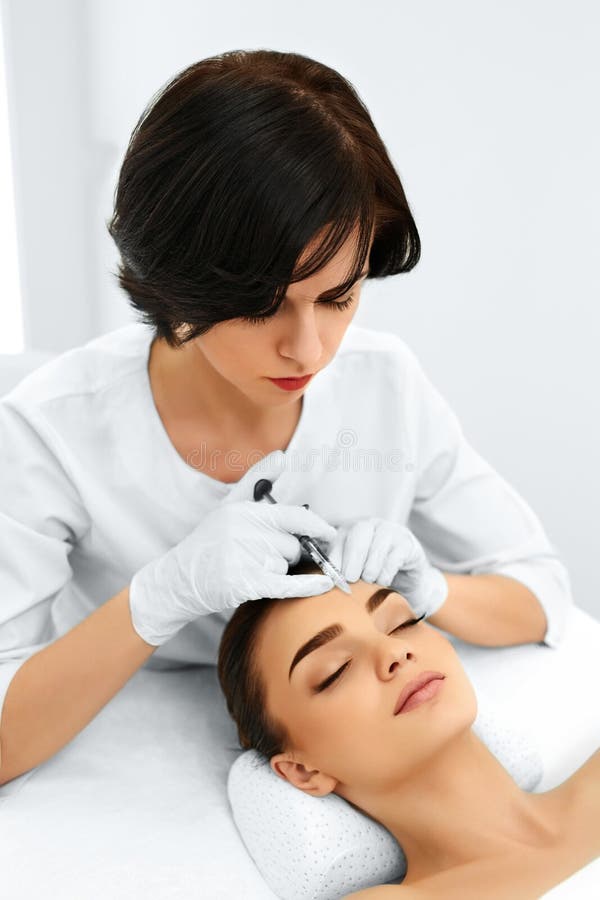 Fronte della donna di bellezza Chirurgia plastica Injectio antinvecchiamento cosmetico fotografia stock Fronte della donna di bellezza Chirurgia plastica Injectio antinvecchiamento cosmetico fotografia stock