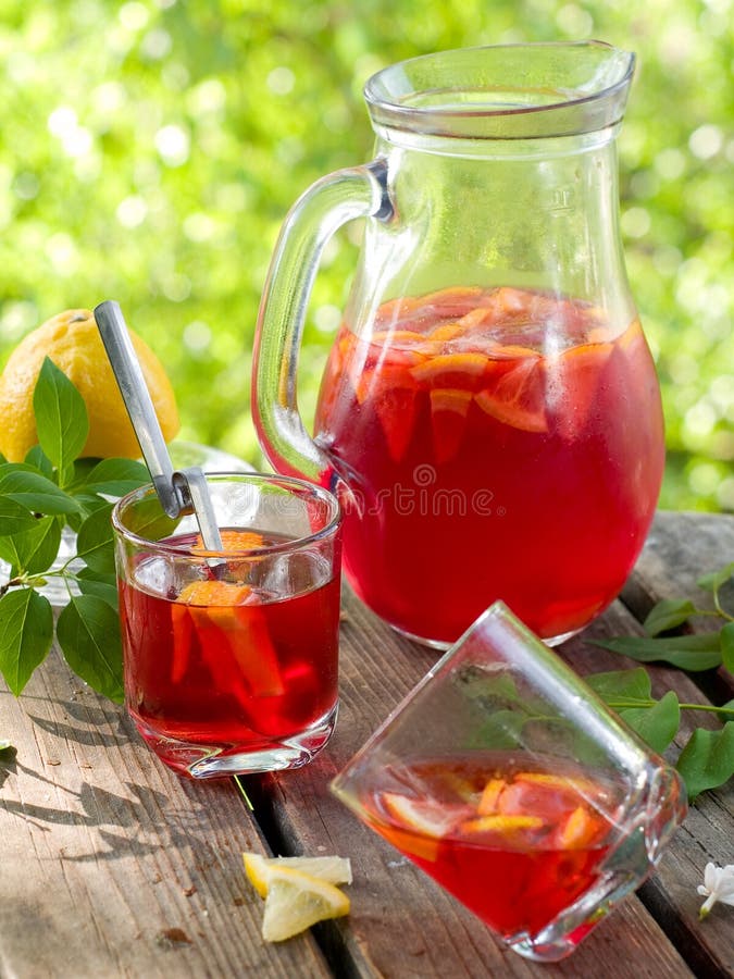 Fruchtlimonade im ja stockfoto. Bild von frische, hintergrund - 77597566