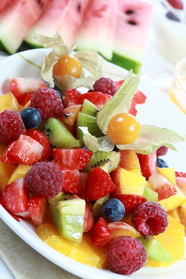 Fruchtsalat stockfoto. Bild von nektarine, fruchtig, niedrig - 7021998