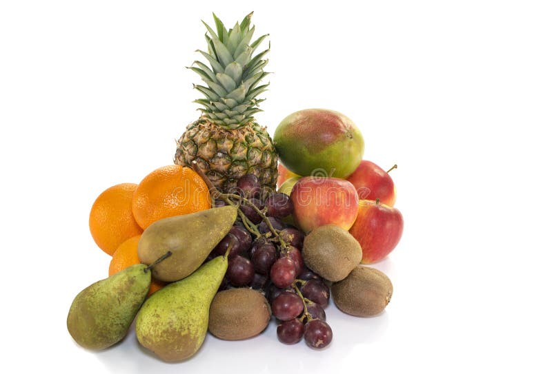 Fruit als druiven en kiwi van de sinaasappelenananas stock afbeeldingen Fruit als druiven en kiwi van de sinaasappelenananas stock afbeeldingen