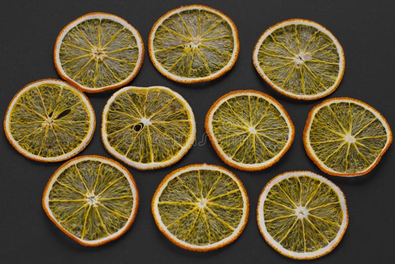 Fruit eigengemaakte organische oranje spaanders als achtergrond royalty-vrije stock fotografie