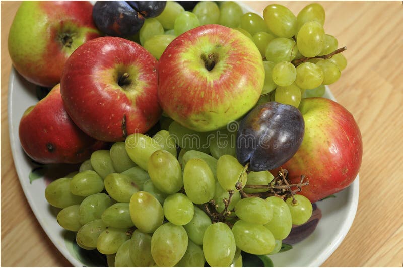 Fruit op een schotel stock afbeeldingen Fruit op een schotel stock afbeeldingen