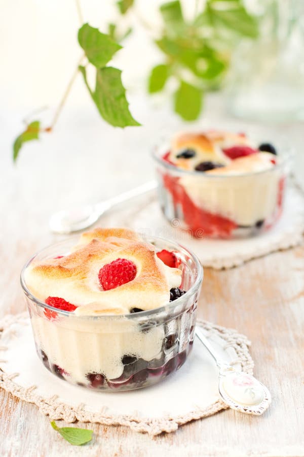 Fruit pudding(clafoutis) with berry