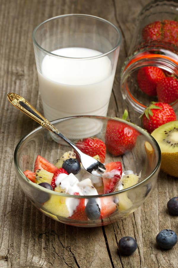 Fruite salad with cream