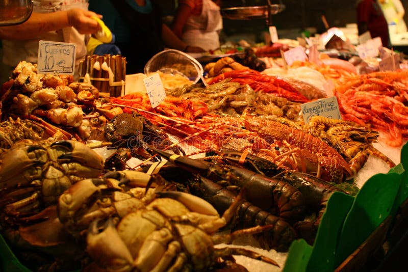 Fruits de mer frais dans le hall du marché photographie stock Fruits de mer frais dans le hall du marché photographie stock