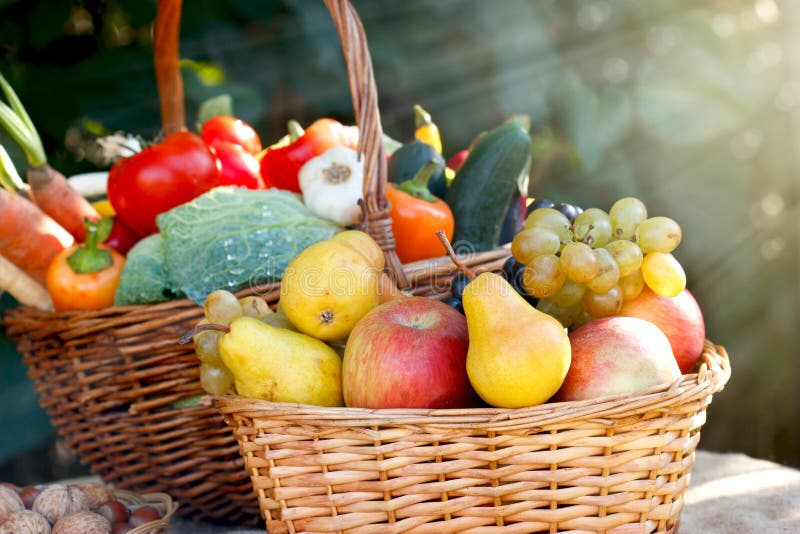 Fruits et légumes organiques - nourriture saine images libres de droits Fruits et légumes organiques - nourriture saine images libres de droits