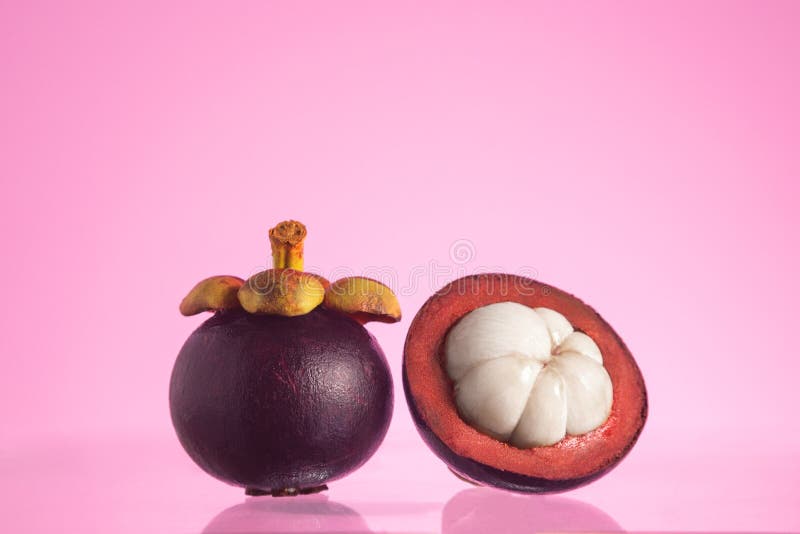 Fruits tropicaux de mangoustan, reine des fruits photo libre de droits Fruits tropicaux de mangoustan, reine des fruits photo libre de droits