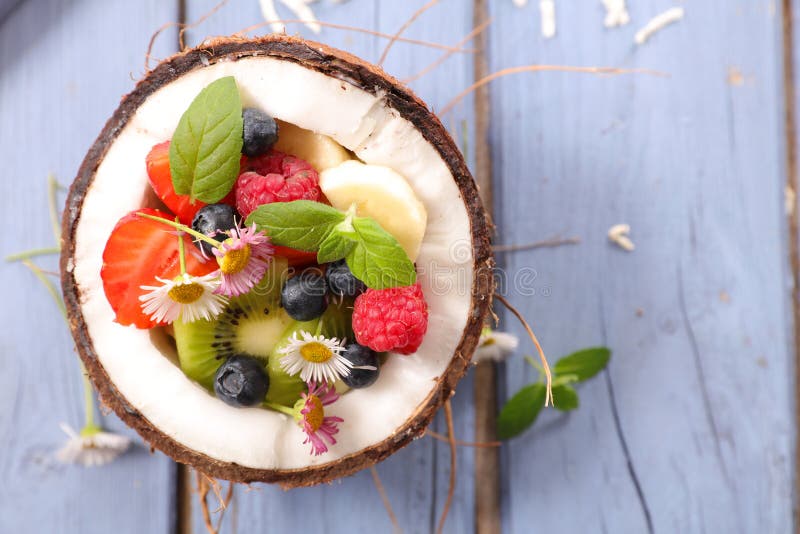Fruitsalade in coco stock foto Fruitsalade in coco stock foto