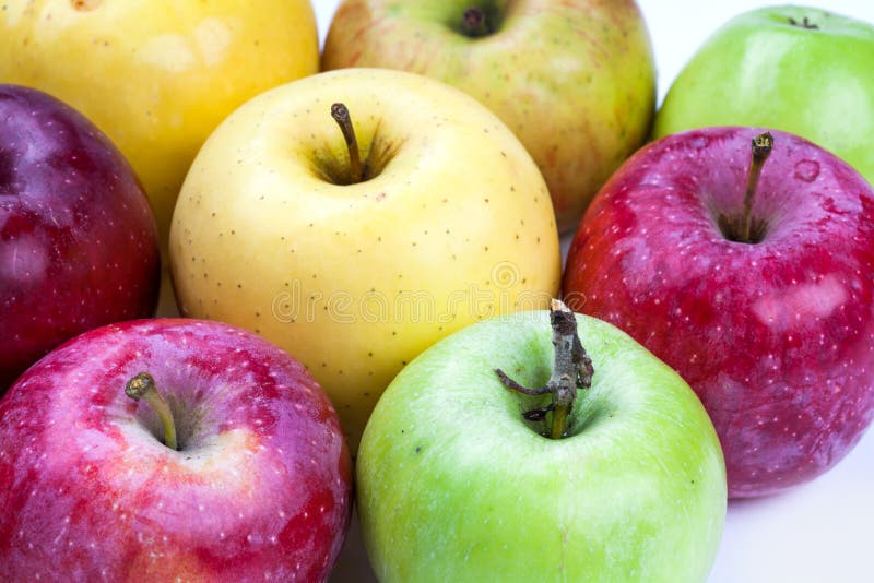 Frukter för äpple för makrosikt organiska Olika äpplen: röd guling, gräsplan, apelsin skönhettextur, specificerar och färgar royaltyfri bild Frukter för äpple för makrosikt organiska Olika äpplen: röd guling, gräsplan, apelsin skönhettextur, specificerar och färgar royaltyfri bild