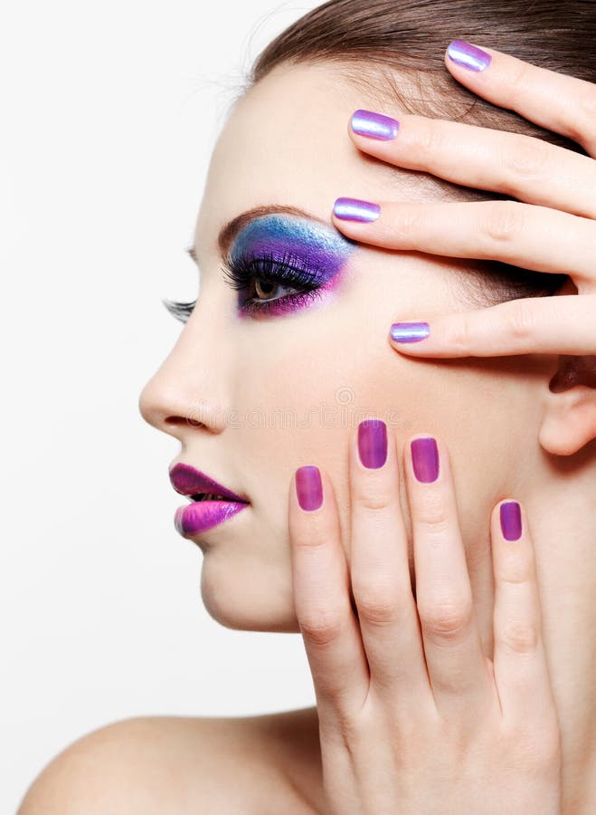 Frumoasă față de femeie cu machiaj elegant stock images