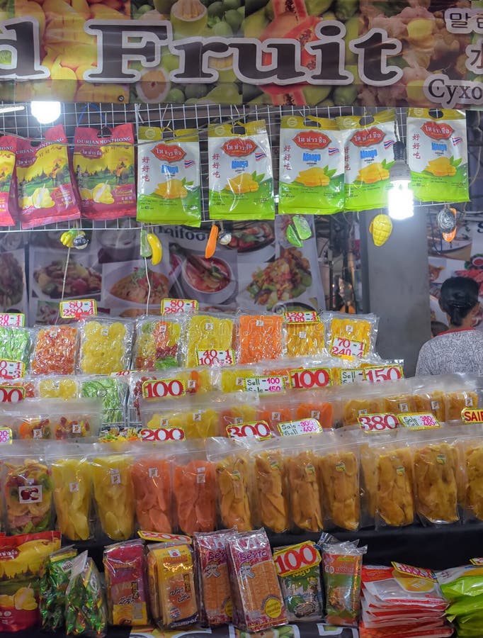 Frutas secadas en venta en el mercado imagenes de archivo Frutas secadas en venta en el mercado imagenes de archivo