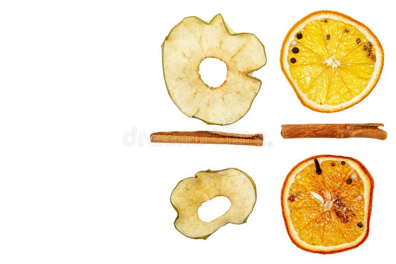Frutas secadas, limón, manzana, canela, nuez moscada moscada En un fondo blanco, aislante fotografía de archivo Frutas secadas, limón, manzana, canela, nuez moscada moscada En un fondo blanco, aislante fotografía de archivo