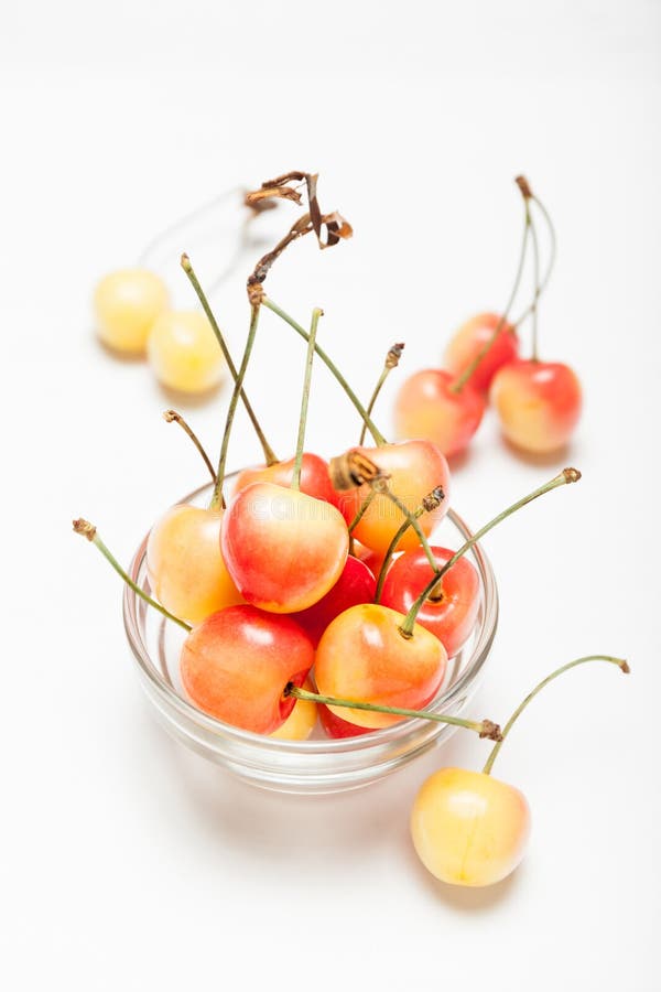 Frutta fresca antiossidante, ciliegia più piovosa gialla