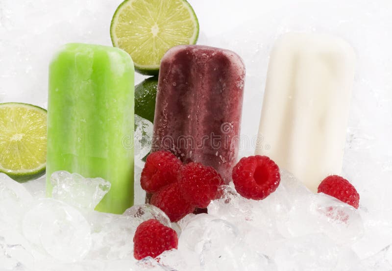 Frutta Popcicles immagine stock Frutta Popcicles immagine stock