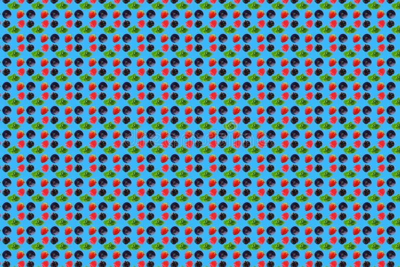 Frutta vivida con bacche fresche su fondo colorato immagine stock