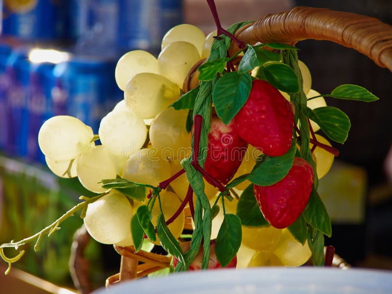 Frutti di plastica artificiali assortiti fotografia stock libera da diritti Frutti di plastica artificiali assortiti fotografia stock libera da diritti